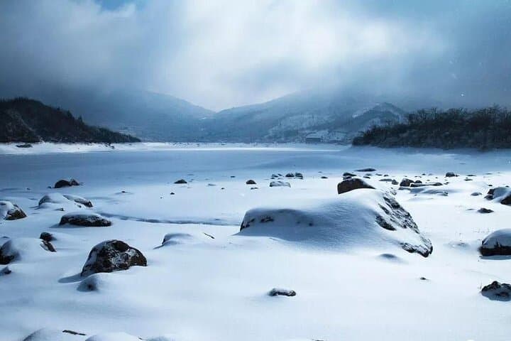 Heaven's Lake Hike — Wuyue Ancient Trail to Tianchi (1-Day, Anhui) photo 6