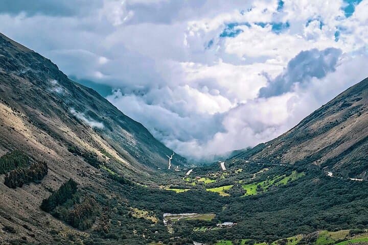 Legendary Luspa Trek: Private Downhill Hike in Cajas National Park