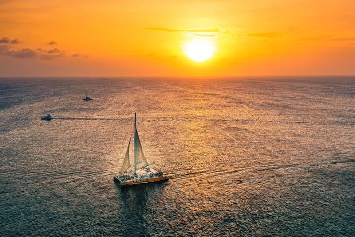 Aruba Sunset Sail with Open Bar: Evening Catamaran Cruise from Palm Beach photo 3