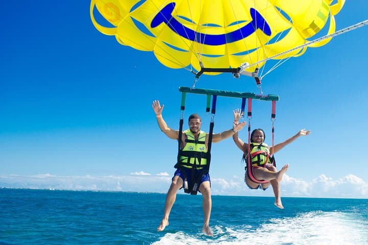 Cancun Combo Adventure: Parasail 260ft and 4-Stop Snorkel Tour photo 2
