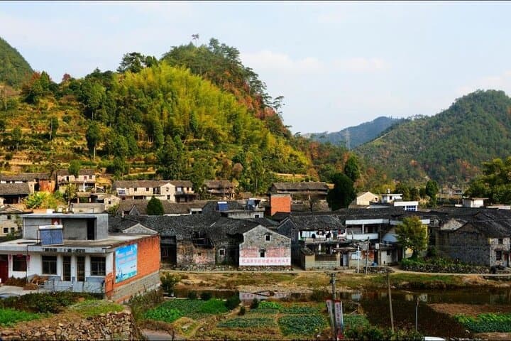 Huangnan Old Road Fall Foliage Hike — 1-Day Tiantai Trail from Hangzhou photo 2