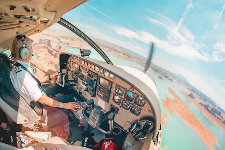 Monument Valley Air and Ground Tour from Phoenix: Explore Arizona’s Iconic Red Rocks by Air and Jeep photo 3