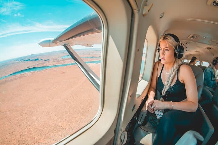 Monument Valley Air and Ground Tour from Phoenix: Explore Arizona’s Iconic Red Rocks by Air and Jeep photo 2