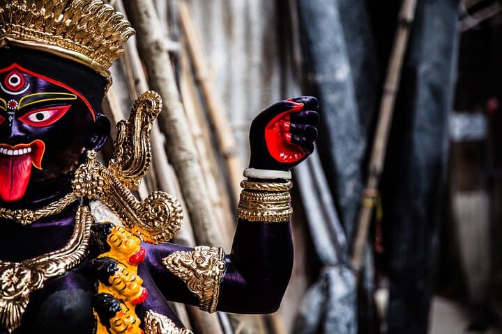 Kolkata Kumortuli Tour: Behind the Scenes of Durga Puja Idol-Making