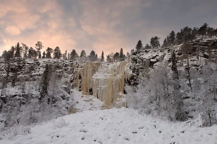 Korouoma Frozen Waterfalls Hiking Tour — Winter Hike from Rovaniemi