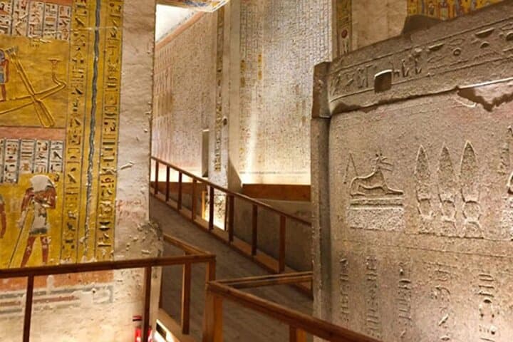 4-Day Nile Cruise from Aswan: Temples, Felucca Sails & Hot-Air Balloon photo 5