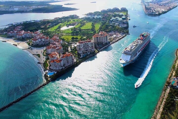 Private Cessna Flight Over Miami Beach — 40-Min Luxury Aerial Tour photo 4