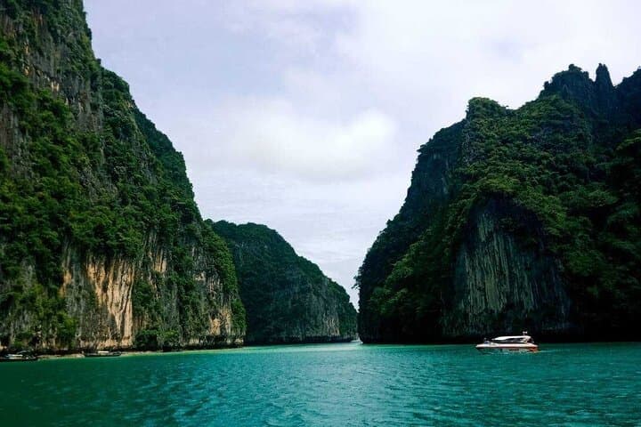 Full-Day Phi Phi Islands & Bamboo Island Speedboat Tour from Phuket photo 2