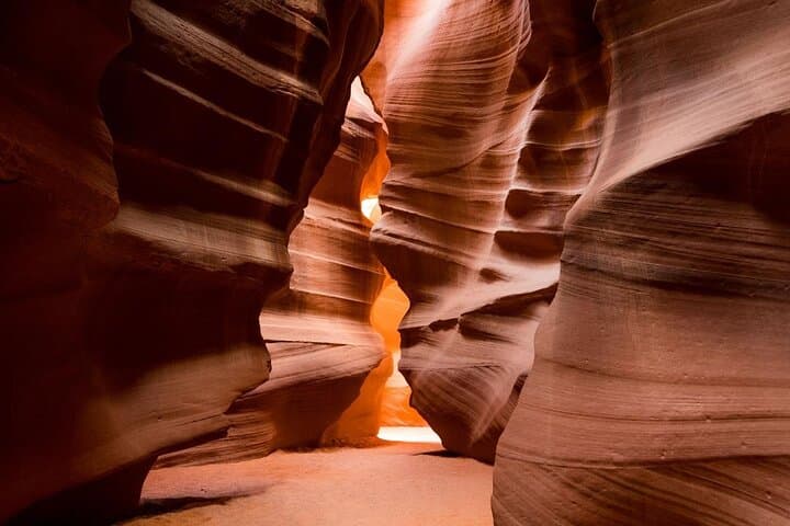 Upper Antelope Canyon Guided Tour (Tse Bighanilini) — Page, AZ
