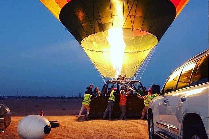 Sunrise Over the Sands: Hot Air Balloon Deluxe with Falconry in Dubai photo 2