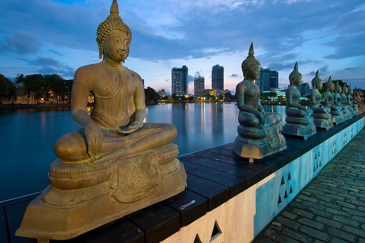 Colombo Half-Day Private Transfer: Comfortable City-to-Coast Drive with Local Insight