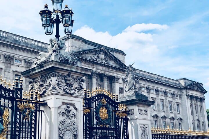 Royal London Walk: Buckingham & St James Palaces + Kensington Afternoon Tea photo 3