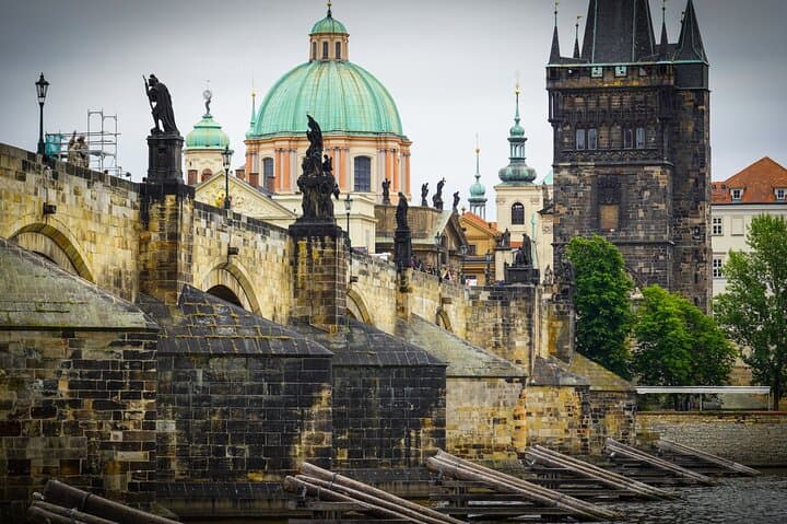 Charles Bridge River Boat Cruise and Guided Walking Tour in Prague photo 2