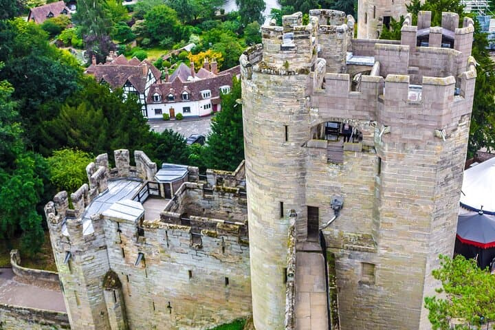 Warwick Hidden Gems Tour & Big Britain Quiz — Self-Guided 1-Day Pass