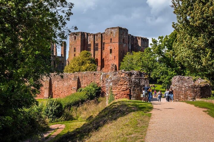Warwick Hidden Gems Tour & Big Britain Quiz — Self-Guided 1-Day Pass photo 6