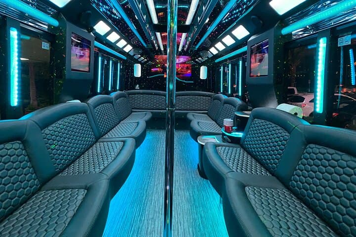 Vegas Open-Bar Party Bus Nightclub Crawl: Skip Lines & VIP Entry photo 4