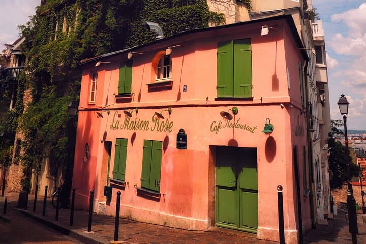 Private Photo Tour in Paris: Capture Montmartre, Marais & the Eiffel with a Pro photo 2