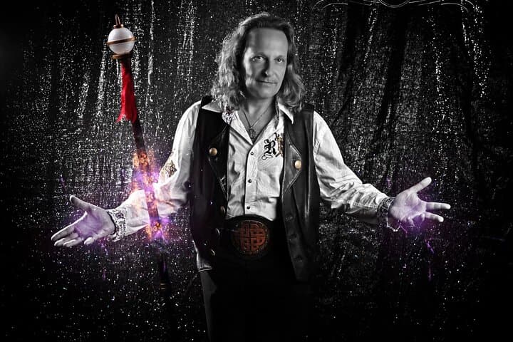 Magic Up Close: Intimate Las Vegas Magic Theater Experience photo 3