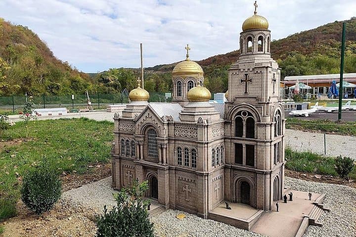 Stroll Through Mini Bulgaria: E-Guide and Park Entrance near Veliko Tarnovo photo 3