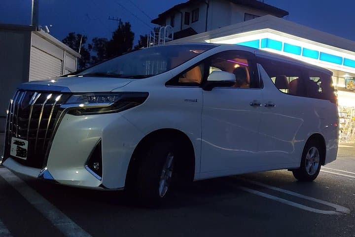 Luxury Van Ride to Daikoku Car Meet: Tokyo Night Skyline & JDM Showcase photo 2