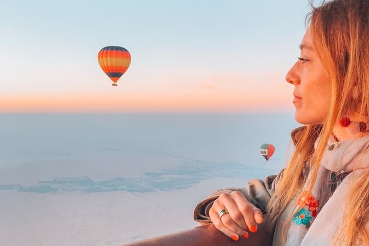 Sunrise Hot Air Balloon Over the Dubai Desert photo 5