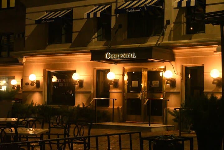 Haunted Pub Crawl in Washington DC: Ghosts, Boos & Booze Night Tour photo 2