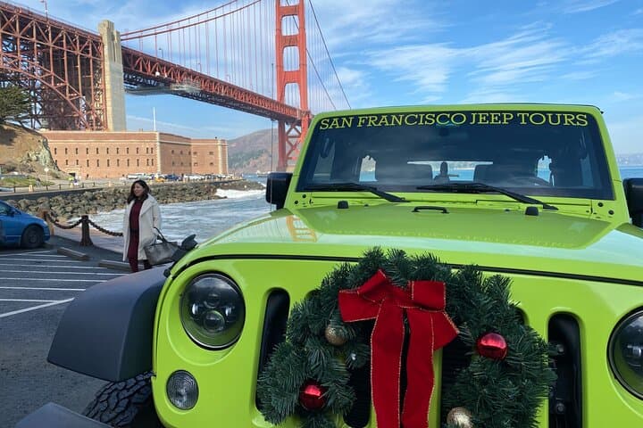 San Francisco Holiday Lights by Open-Top Jeep: Private Small-Group Evening Tour