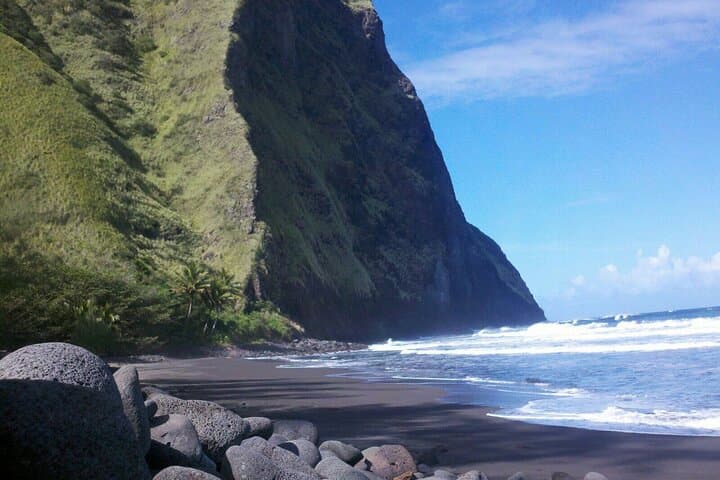 Exploring Oahu’s Grand Circle: A Full-Day Island Tour from Maui