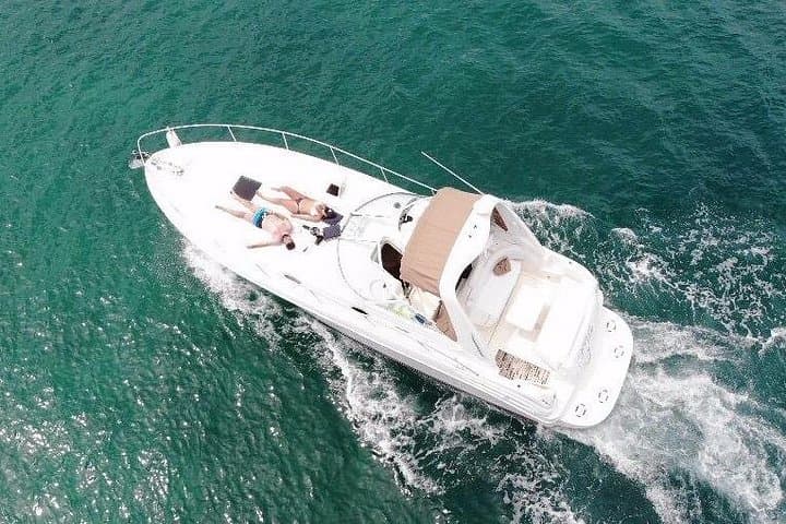 Private 2-Hour Luxury Yacht Cruise in Cancun Bay & Laguna Nichupté photo 4