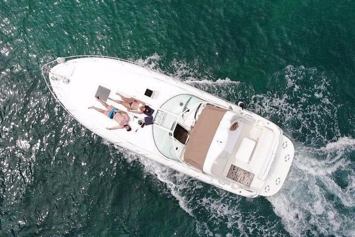 Private 2-Hour Luxury Yacht Cruise in Cancun Bay & Laguna Nichupté photo 3