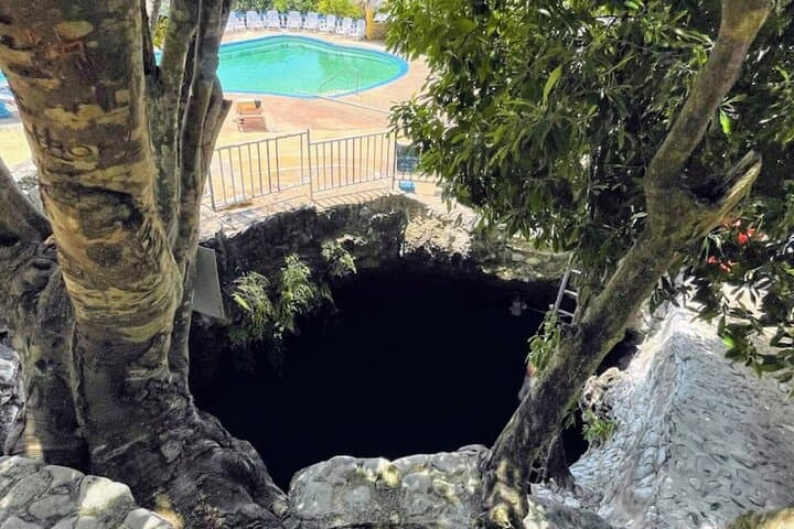 Negril Blue Hole, Seven Mile Beach & Rick's Cafe Private Day Trip photo 4