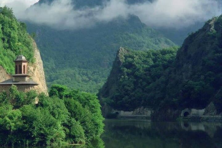 2-Day Romanian Caves Tour from Bucharest: Polovragi, Women’s Cave & Brancusi Ensemble photo 2