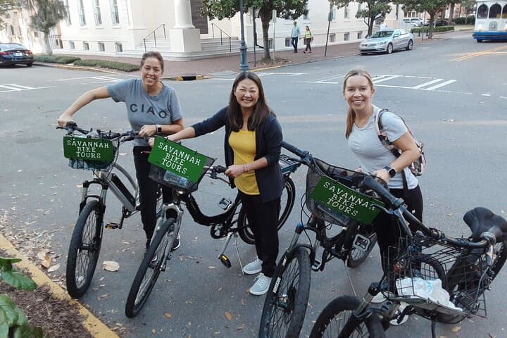 Savannah E-Bike Tour: 90-Minute Riverfront, Squares & Historic Architecture Ride