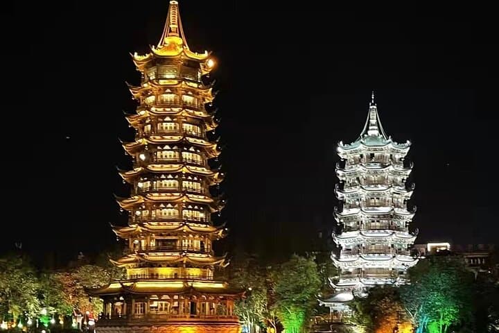Guilin Li River Day Cruise to Yangshuo with Four Lakes Night Cruise photo 2