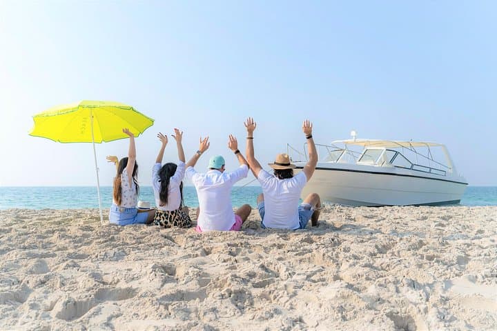 Abu Dhabi Island Hopping: 4-Hour Cruise to Dolphins & Bahrani Beach photo 2