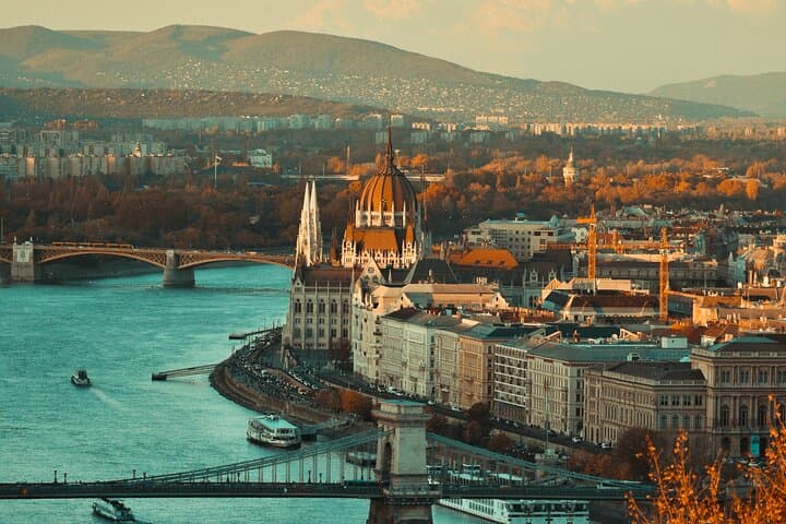 Prague to Budapest Private Transfer with Curated 2-Hour Sightseeing Stop