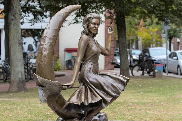 Salem History and Hauntings Walking Tour — Witch Trials, Seaport Streets & Lantern-Lit Stories photo 3