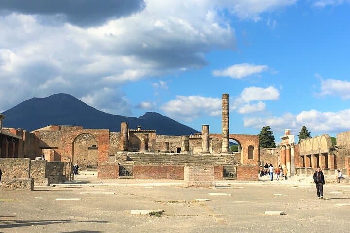 Private Skip-the-Line Pompeii Archaeological Tour — 2-Hour Expert-Led Visit photo 2