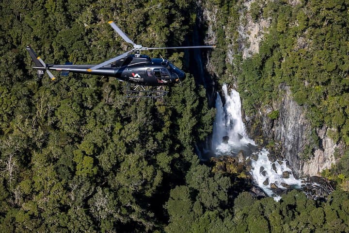 Mount Tarawera Volcanic Helicopter Adventure — Rotorua Crater Landing & Guided Walk photo 2