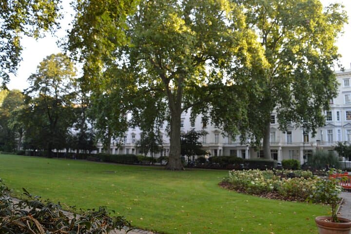 Self-Guided Pimlico Walking Tour — Thomas Cubitt, Dolphin Square & Hidden Plaques photo 4