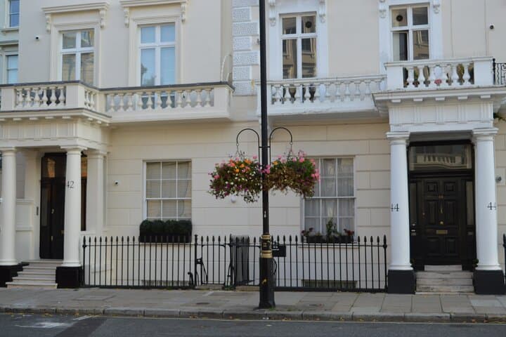 Self-Guided Pimlico Walking Tour — Thomas Cubitt, Dolphin Square & Hidden Plaques photo 2