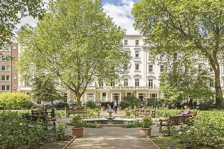 Self-Guided Pimlico Walking Tour — Thomas Cubitt, Dolphin Square & Hidden Plaques