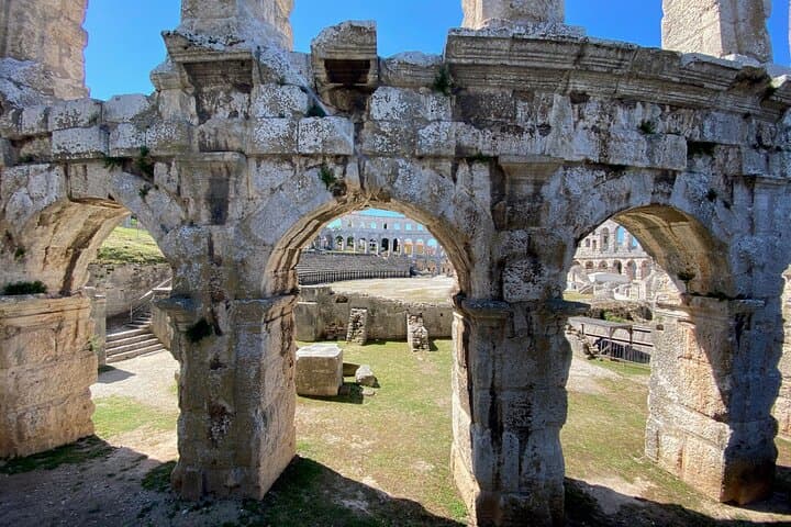 Pula Old Town, Beaches & Fortifications: Coastal Bike Tour from the Arena photo 2