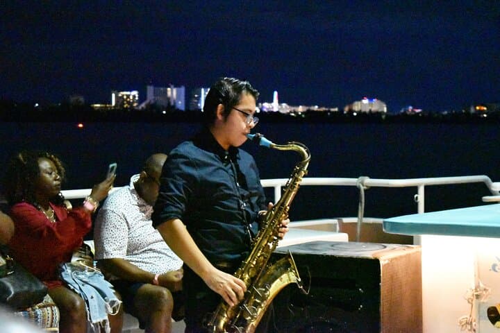 Romantic Dinner Cruise on Nichupté Lagoon: Open Bar & Live Sax in Cancun photo 5