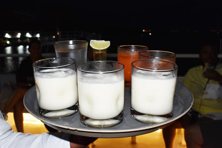 Romantic Dinner Cruise on Nichupté Lagoon: Open Bar & Live Sax in Cancun photo 4