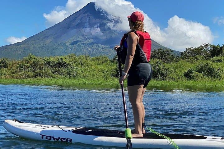 Lake Arenal Stand-Up Paddle and Baldi Hot Springs Private Day Trip from San José