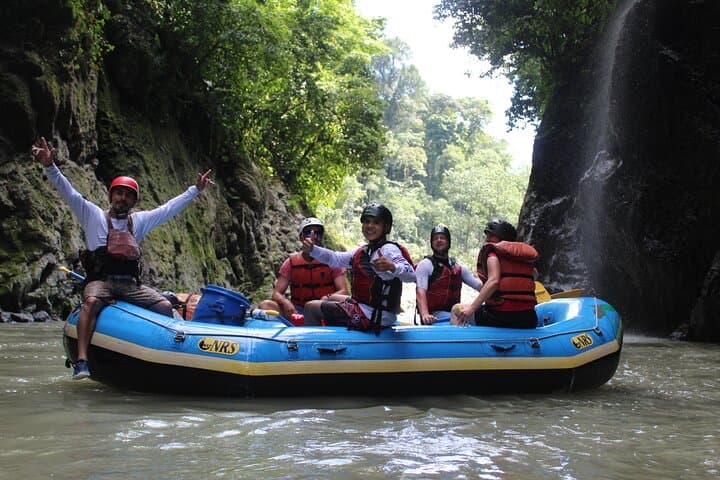 One-Day Pacuare River Rafting from Turrialba photo 2