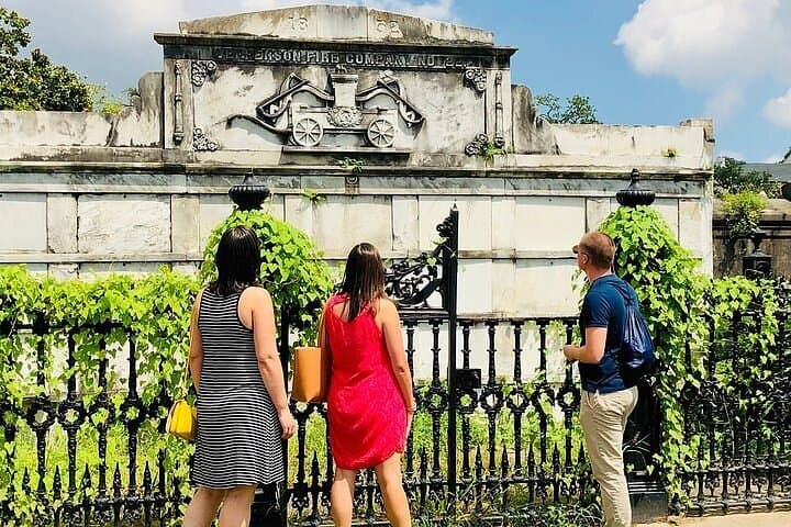 New Orleans City and Cemetery Tour: Garden District Stroll, Beignets & Vue Orleans Upgrade photo 2