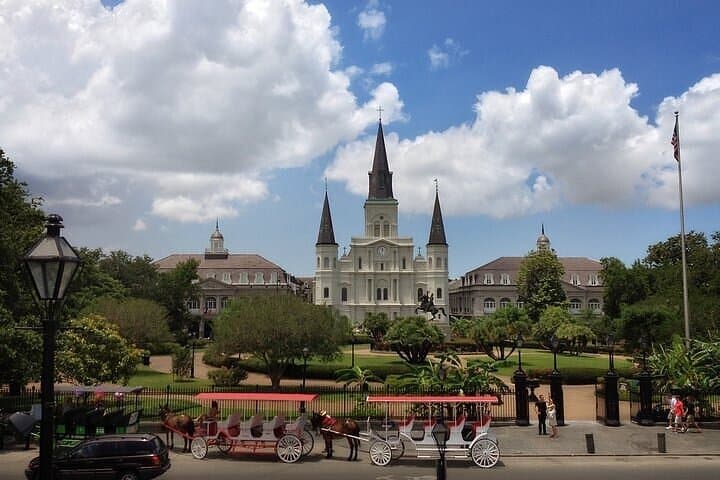 New Orleans City and Cemetery Tour: Garden District Stroll, Beignets & Vue Orleans Upgrade photo 3