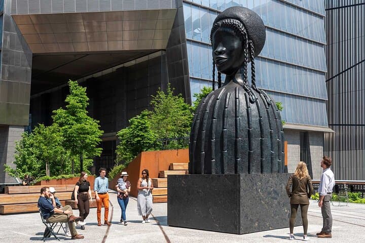 Chelsea Galleries and High Line: Art, Architecture & History Walking Tour photo 3